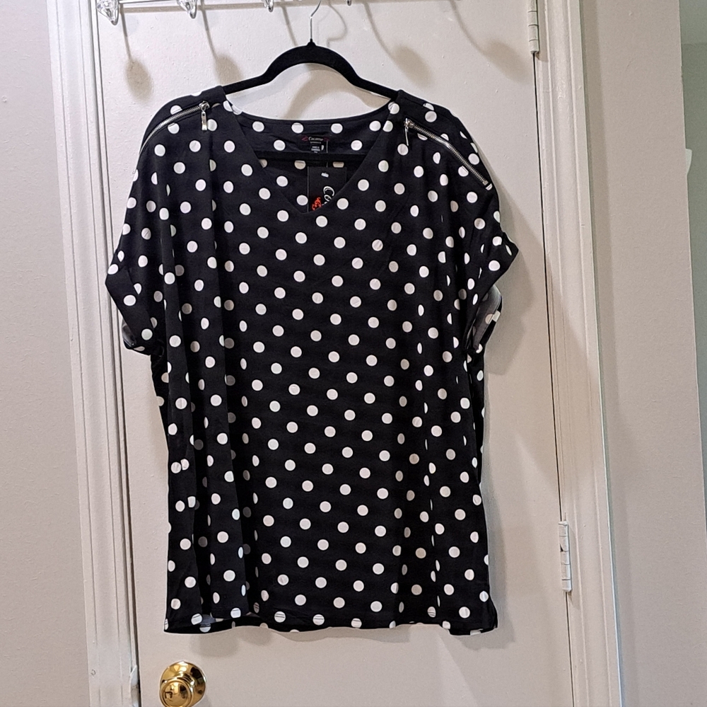 Black and White Polka Dot Short Sleeve Top with Zipper Detail on Shoulder